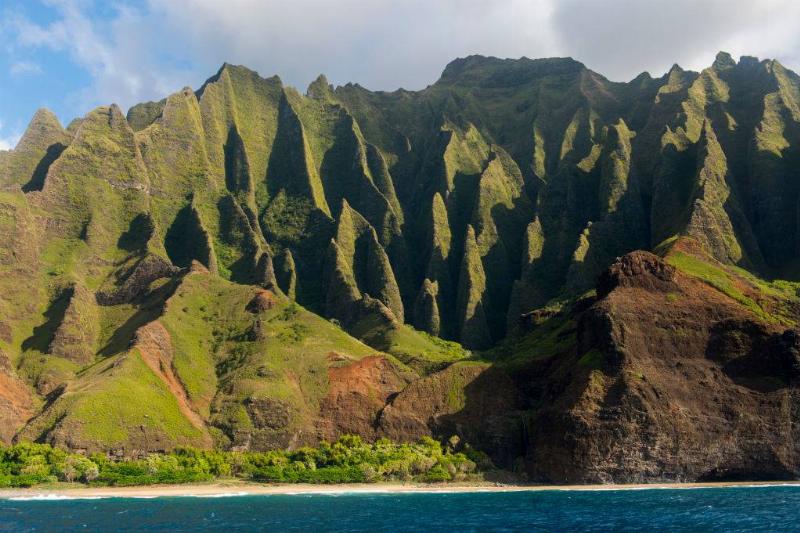 View from an excursion boat of the Na Pali coast on the western side of the Hawaiian Island of Kauai, Hawaii