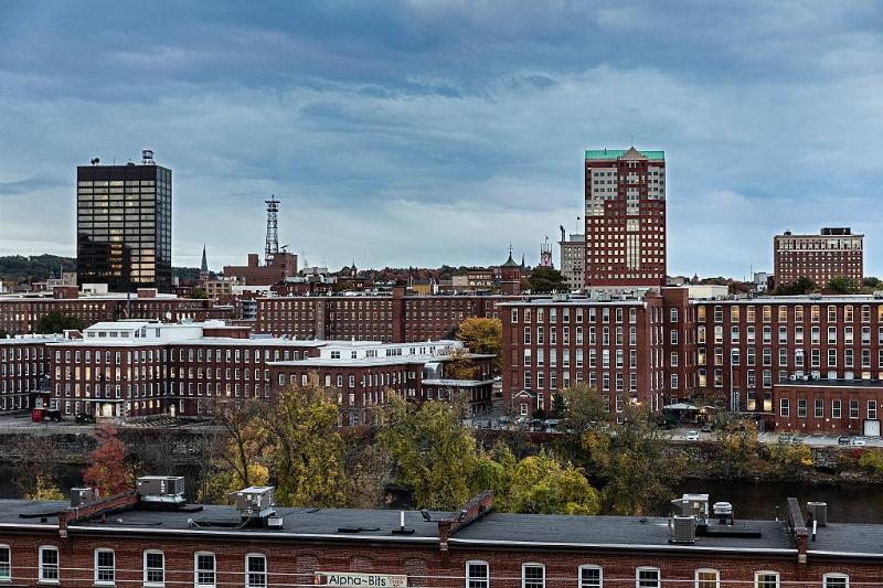 city skyline in manchester, new hampshire