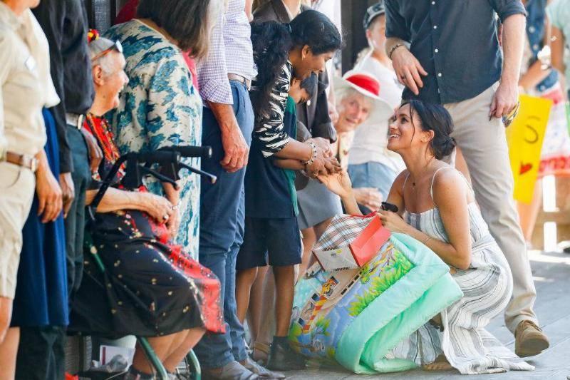 Selfies With Fans Continues