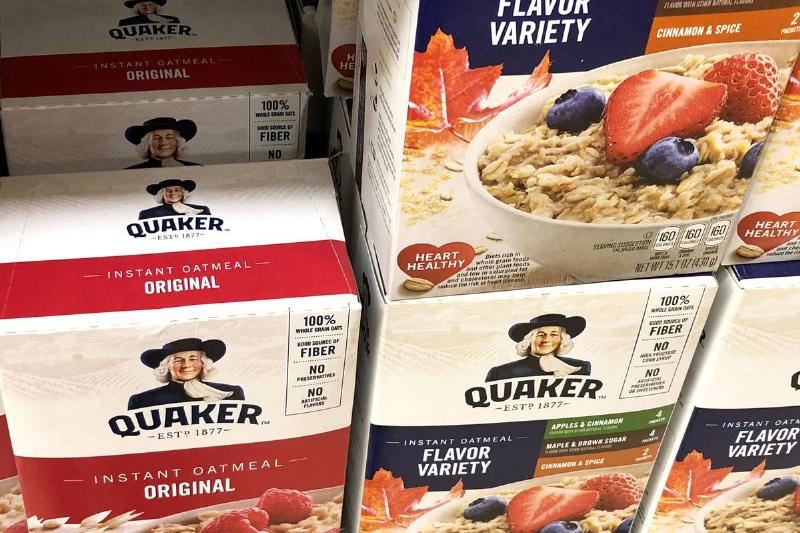 Boxes of flavored oatmeal packets sit on a supermarket shelf.