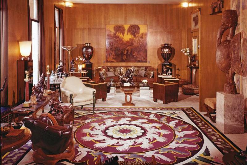 Picture of brown furniture 