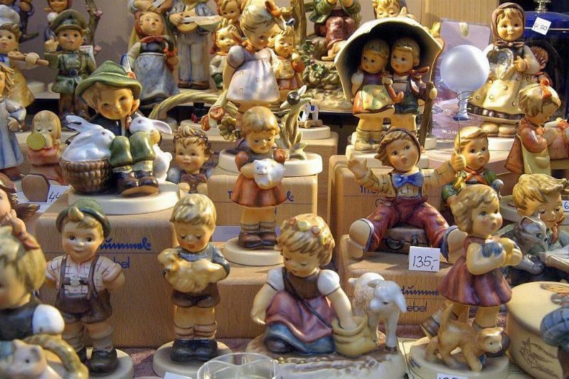 Picture of Hummel figurines 