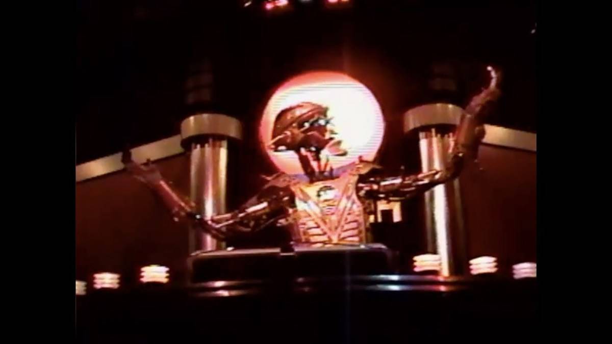 a robot on the ExtraTERRORestrial Alien Encounter ride at disney world