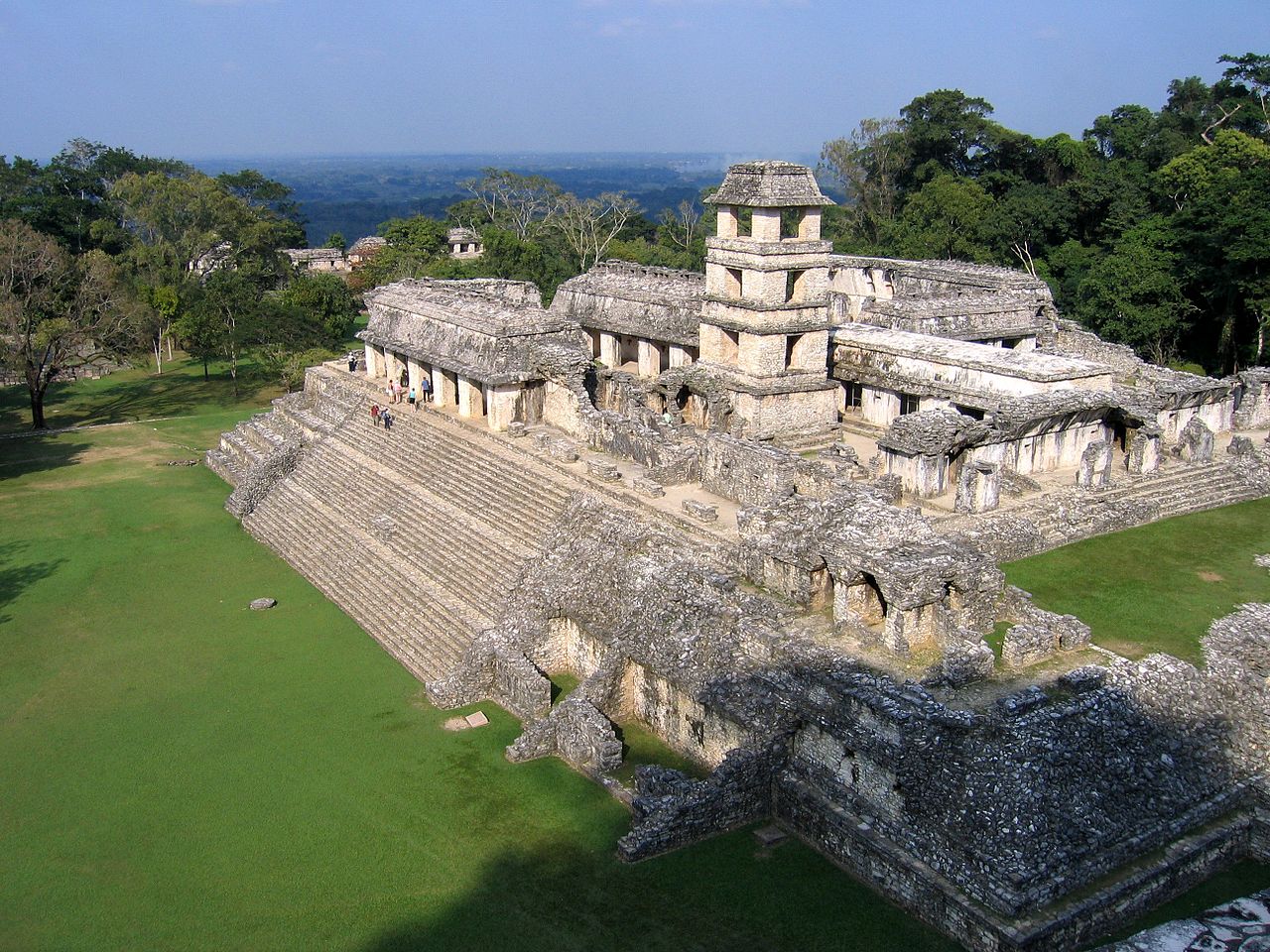 Classic Period royal palace at Palenque. Peter Andersen  - CC BY-SA 3.0