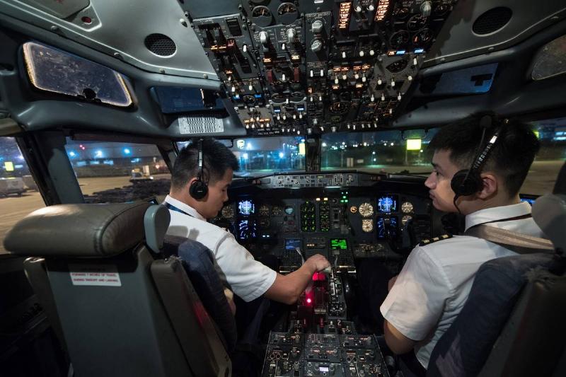 CHINA-SHENZHEN-WANG QINJIN-FROM WAREHOUSE KEEPER TO PILOT (CN)