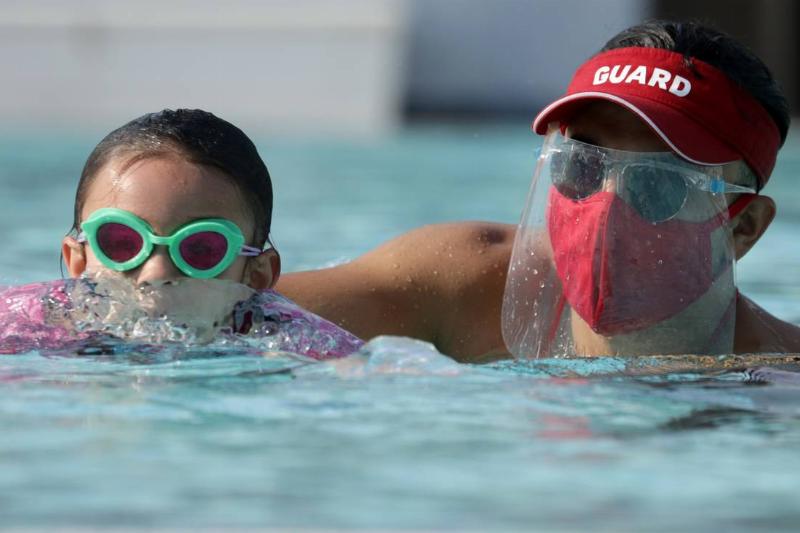 Hot weather heat wave palmdale marie kerr park
