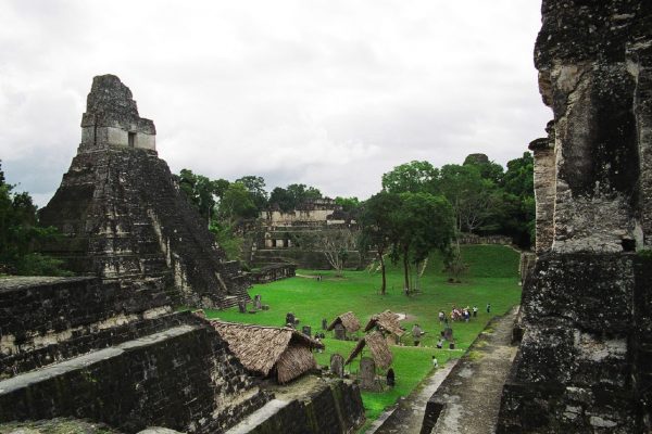 The heart of Tikal, one of the most powerful Classic Period Maya cities. Peter Andersen – CC BY-SA 3.0