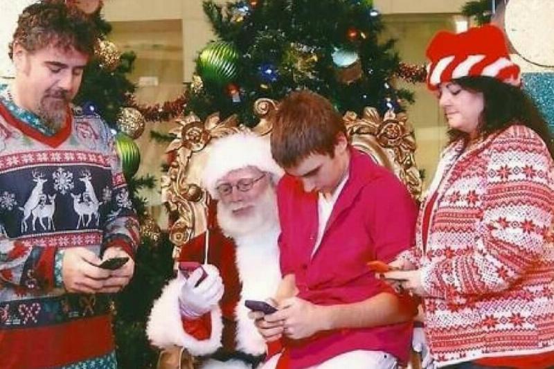 Christmas-Card-Santa-Phones-11129-20677