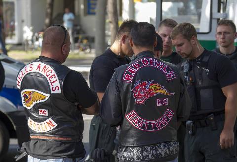 Members of the Hells Angels and Red Devils mingle.