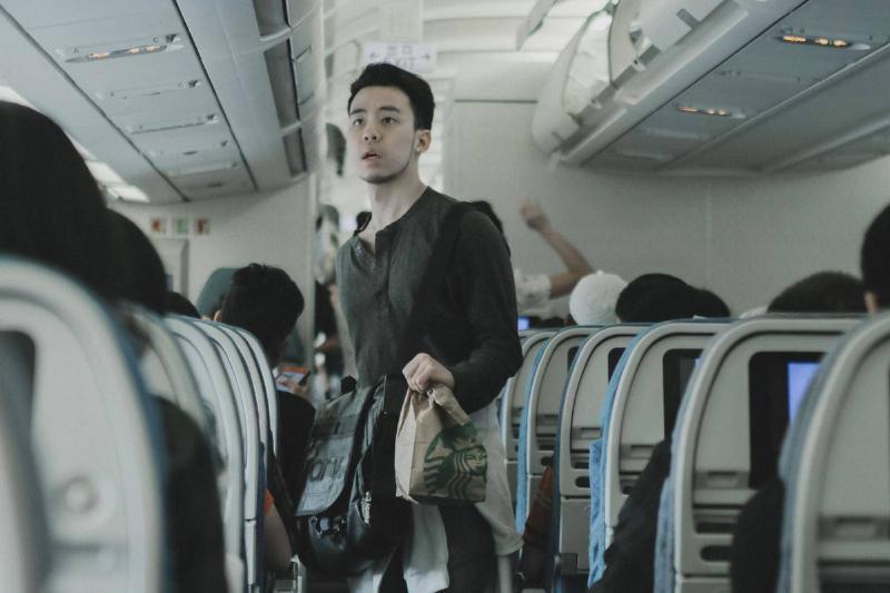 ava-passenger-schoosing-seat-airplane