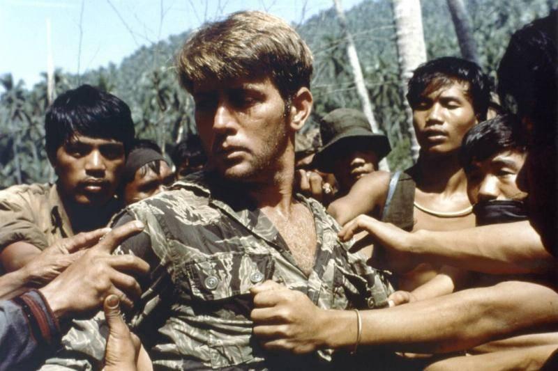 on-the-set-of-apocalypse-now.-44277