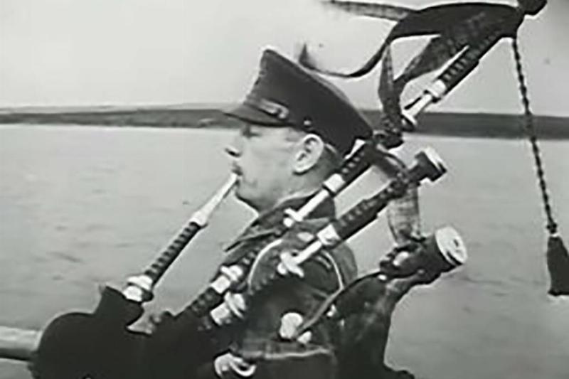 Churchill playing the bagpipes 