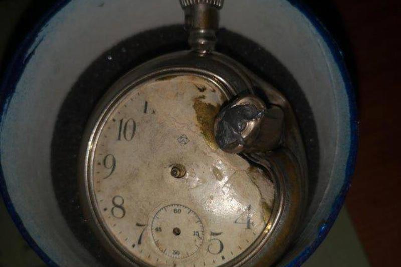 broken pocket watch