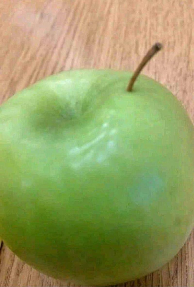 apple stem not in middle of apple