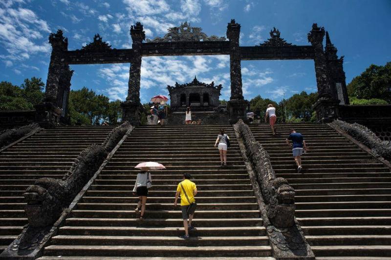 sastre-notitle170611_np5qg-97472-90052