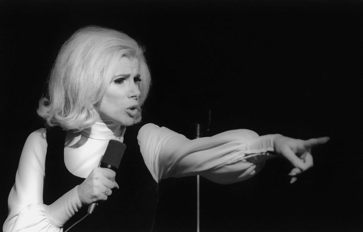 Comedienne
