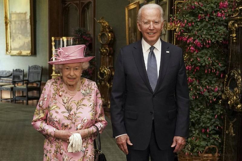 The Queen Invites The President Of The United States And The First Lady To Tea