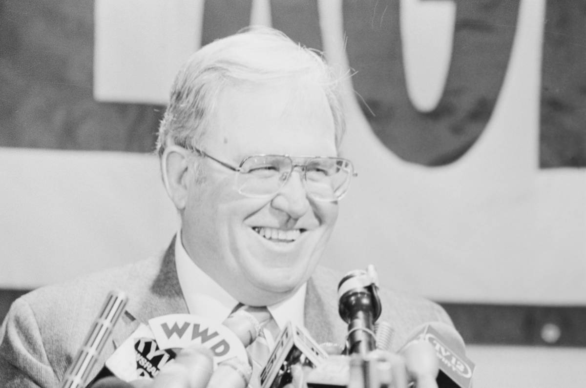 Buddy Ryan Attending News Conference