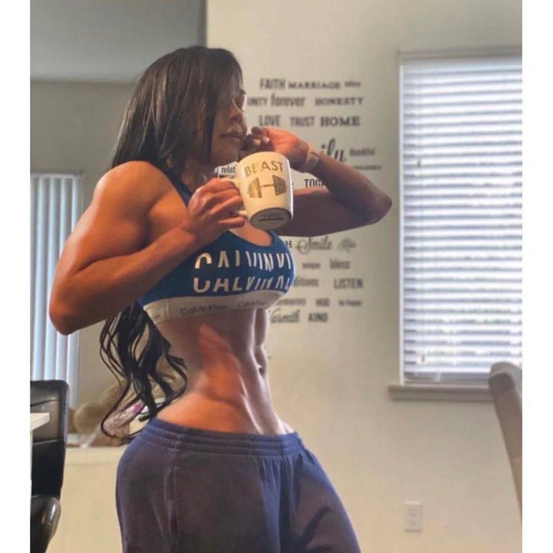 heavily edited photo of fitness influencer with tiny waste and huge bottom