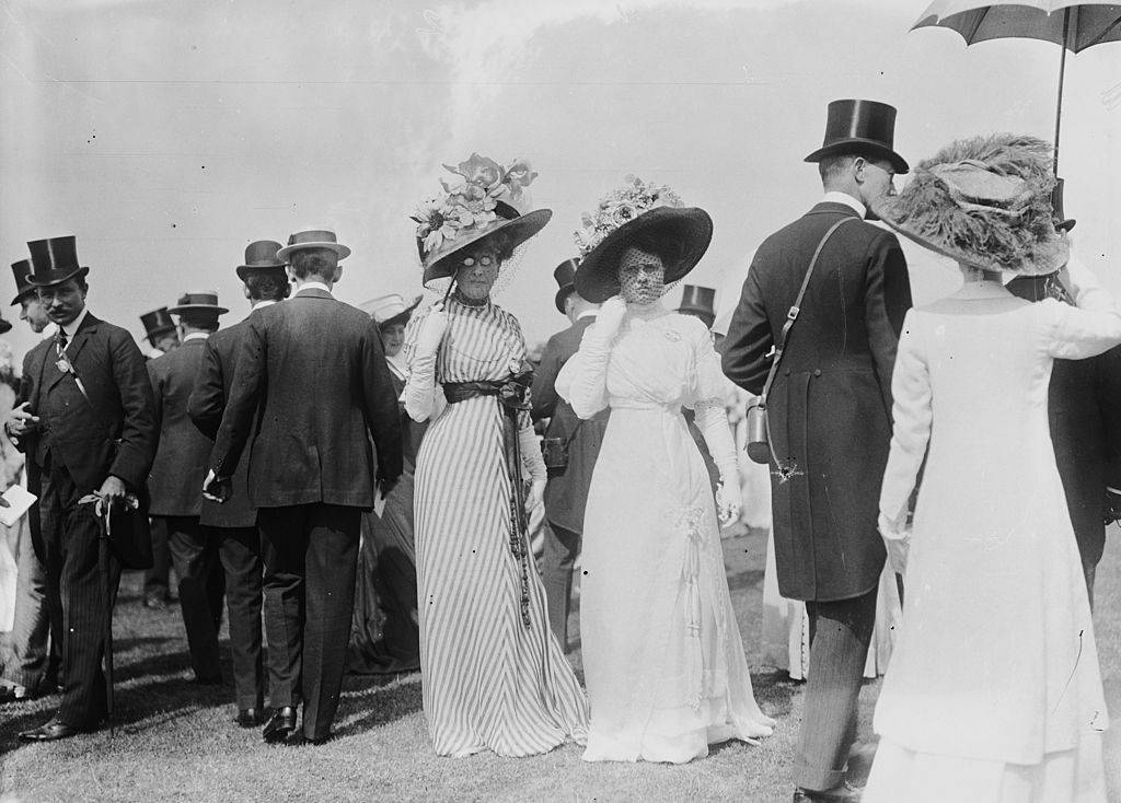 Edwardian ladies and gentlemen on Derby Day