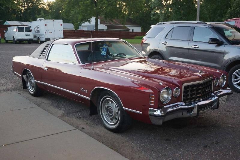 1599px-1975_Dodge_Charger_SE_(28393702995)