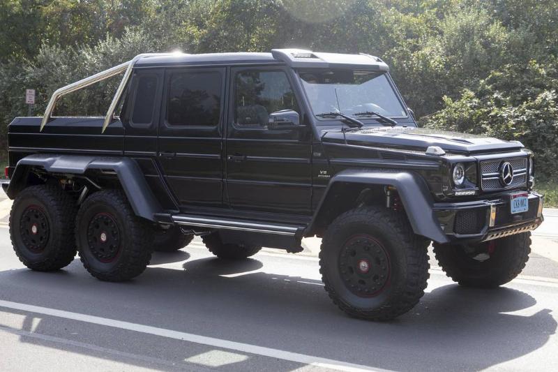 Mercedes-Benz_G63_AMG_6x6,_Monaco_diplomatic_plates,_front_right