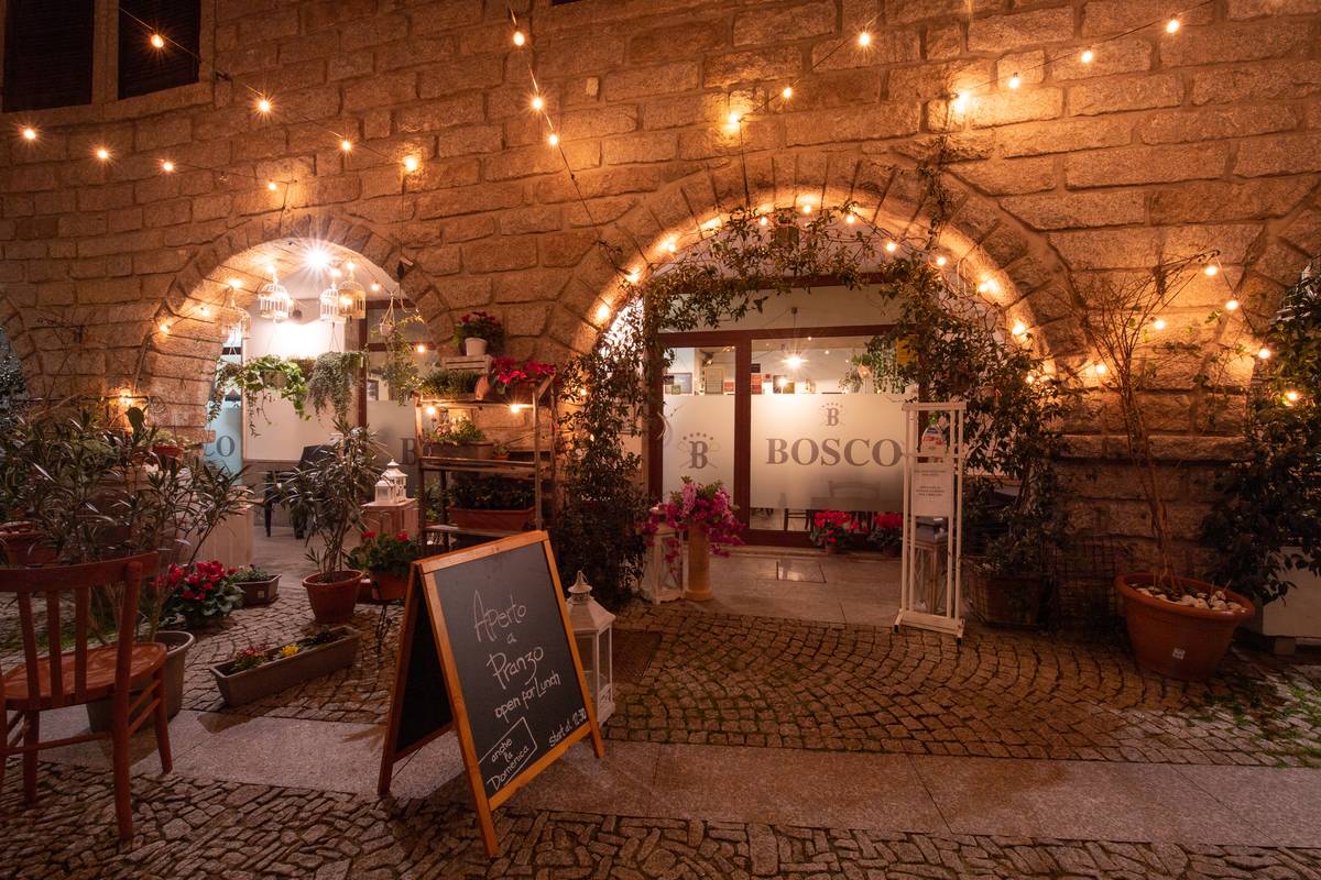 The entrance to a pizzeria open for dinner in Olbia, Italy.