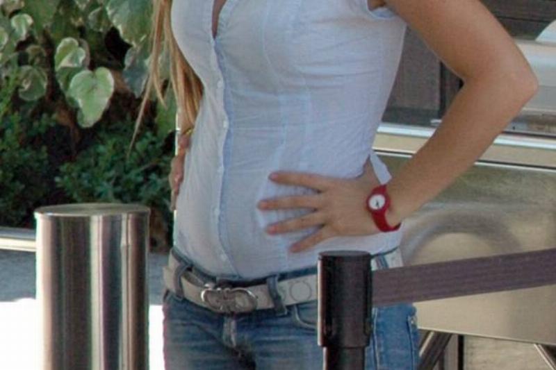 woman wearing low rise jeans