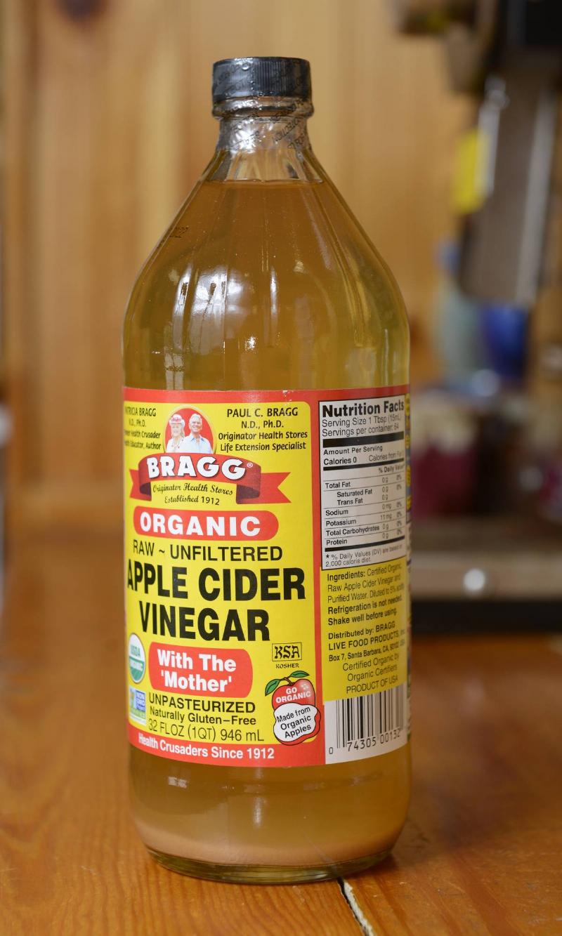 Bragg organic apple cider vinegar bottle