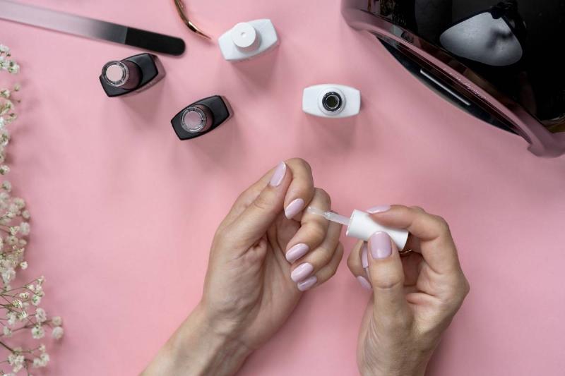 nail-polish-2022-11-04-22-10-45-utc