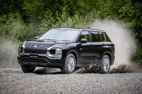 2023-mitsubishi-outlander-phev-101-1664045008