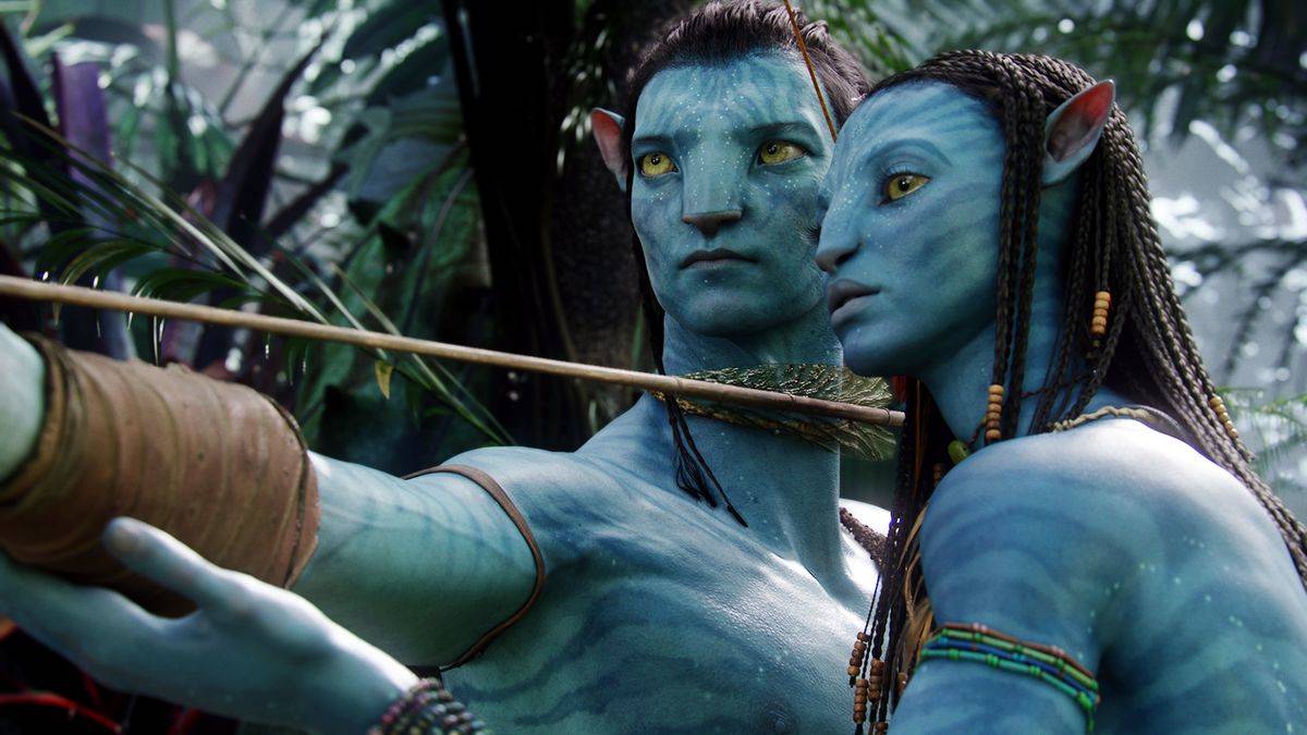 Jake Sully and Neytiri draw bow in Avatar