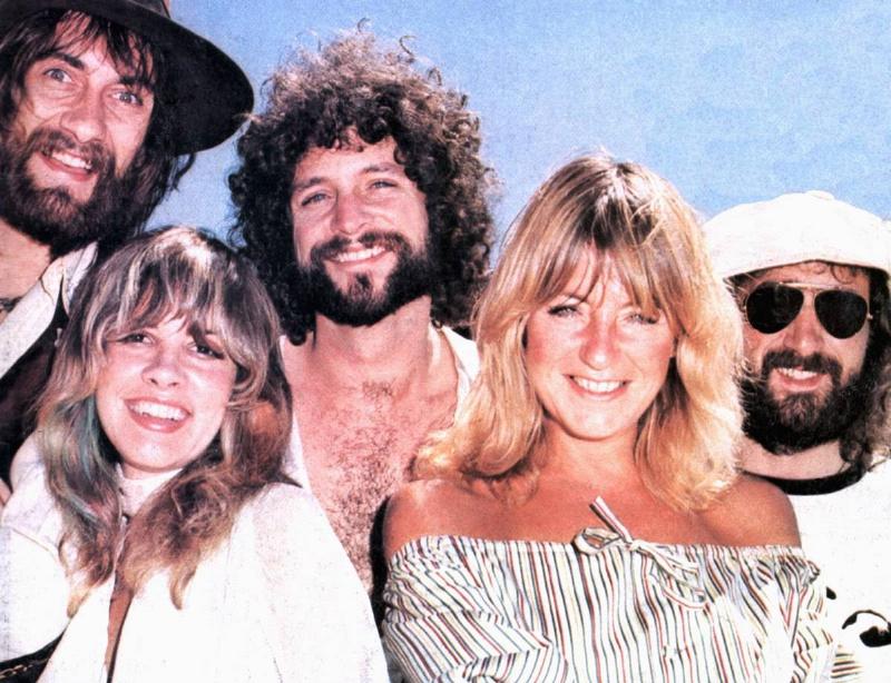 Photo of FLEETWOOD MAC; L-R: Mick Fleetwood, Stevie Nicks, Lindsey Buckingham, Christine McVie, John McVie. Posed, group shot, c.1975