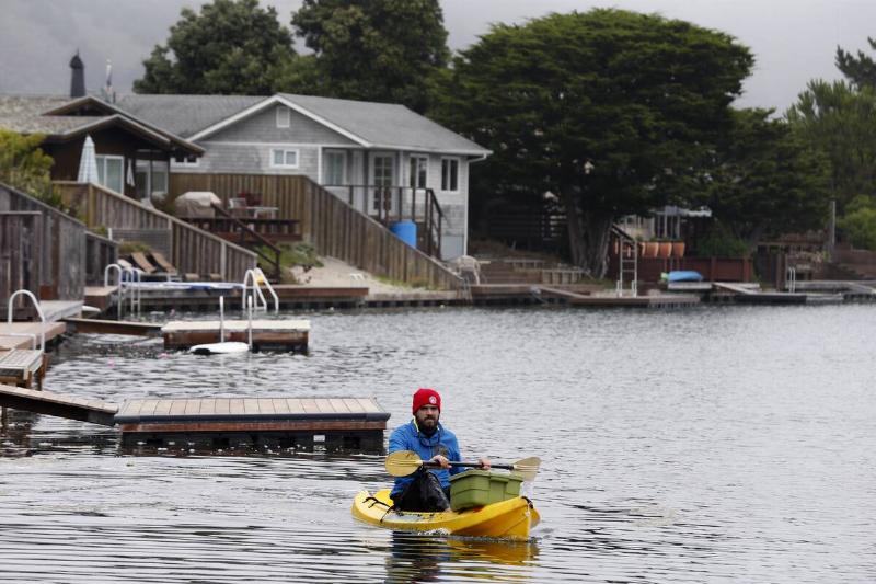 Ian Pritchard, a marine biologist with the UC Davis Bodega Marine Laboratory, returns to shore with non-native European green crabs collected in underwater traps from Seadrift Lagoon in Stinson Beach, Calif. on Tuesday, Aug. 15, 2017.