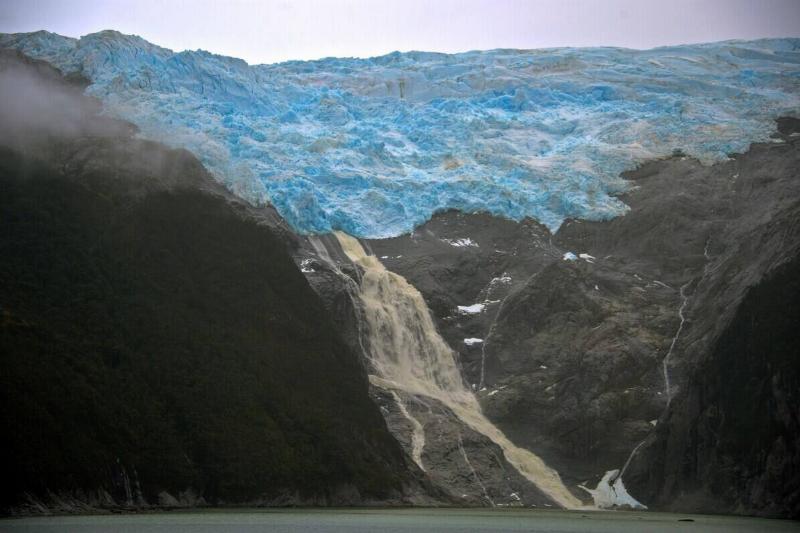 View from the Brazilian Navy's Oceanographic Ship Ary Rongel as it goes through the Drake Passage on its way to Antarctica on March 2, 2014.
