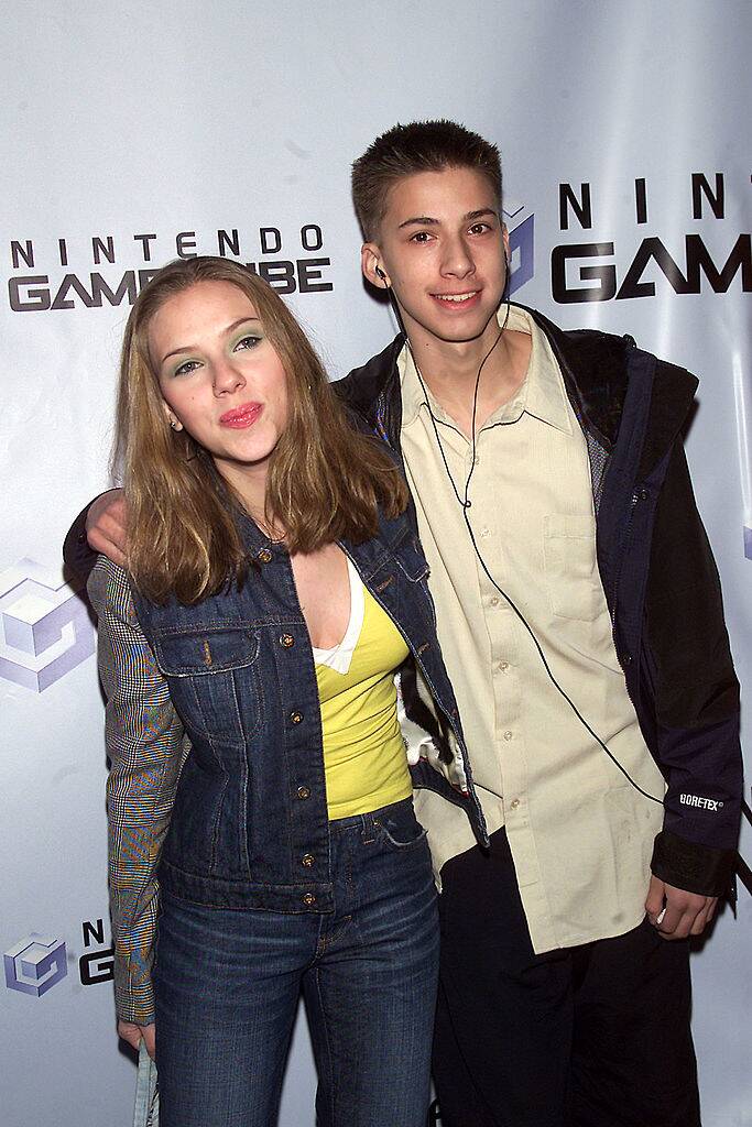scarlett and hunter johansson in 2001