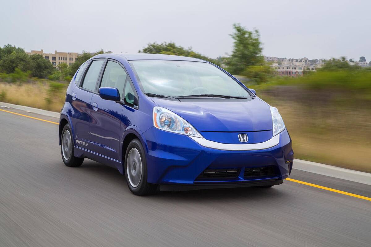2013-honda-fit-ev-front-view-driving-carbuzz-561247-1600