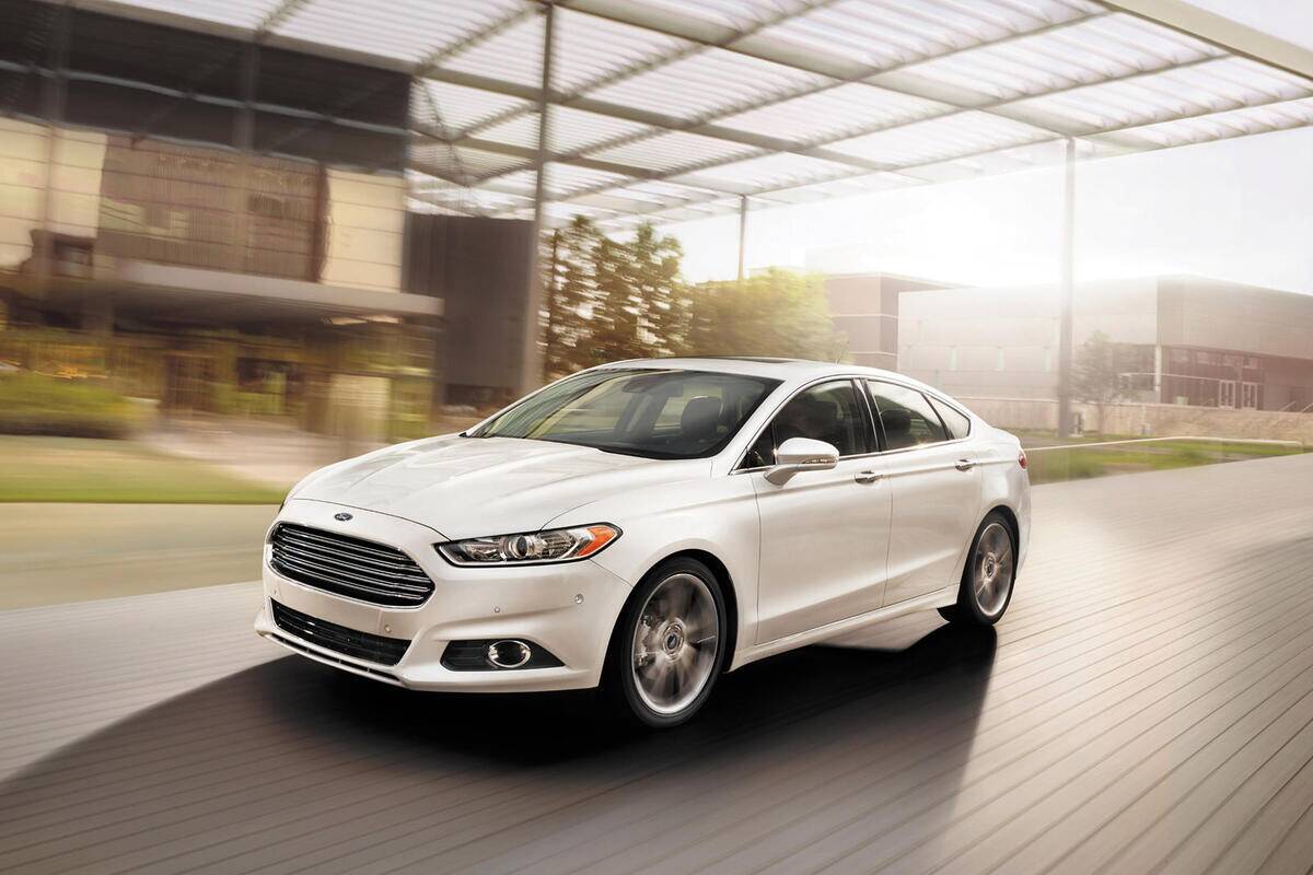 2014-ford-fusion-front-view-driving-carbuzz-473660-1600