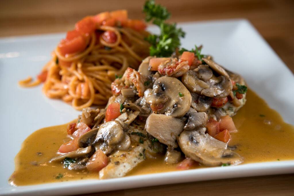 chicken marengo with spaghetti