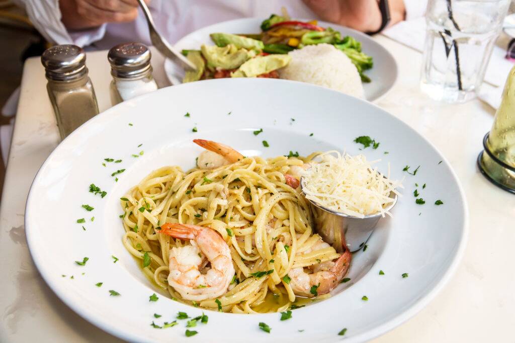 shrimp scampi with spaghetti