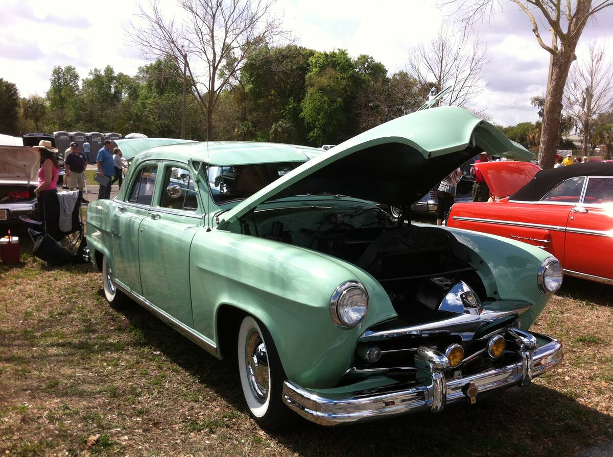 1951_Kaiser-Frazer_Vagabond_hatchback_2013_FL_AACA-1