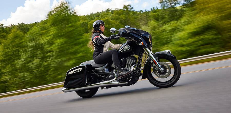 indian-my24-6e3d-chieftain-gallery-02-lg