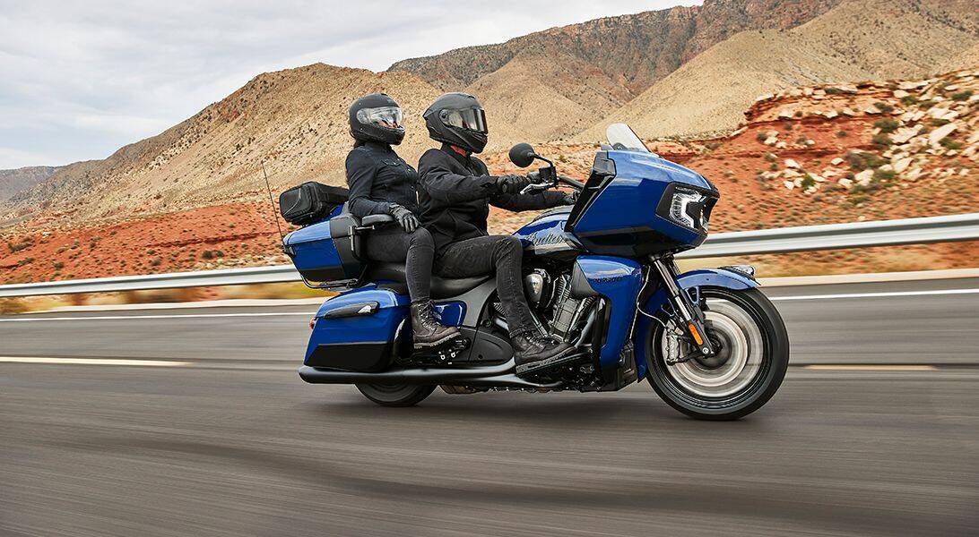 indian-my24-6e3d-pursuit-dark-horse-features-03-lg