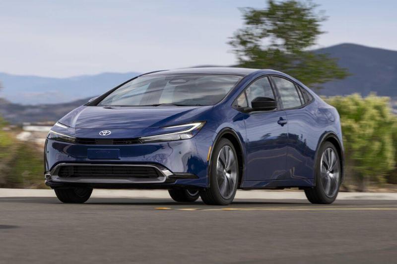 2023-toyota-prius-drive-1-1670883063