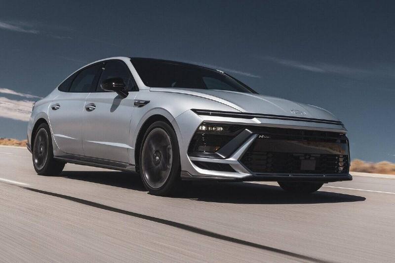 2024-hyundai-sonata-side-view-driving-carbuzz-1175053-1600