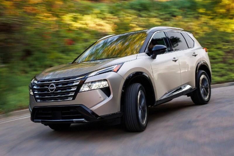 2024-nissan-rogue-driving-front-angle-carbuzz-1189334-1600