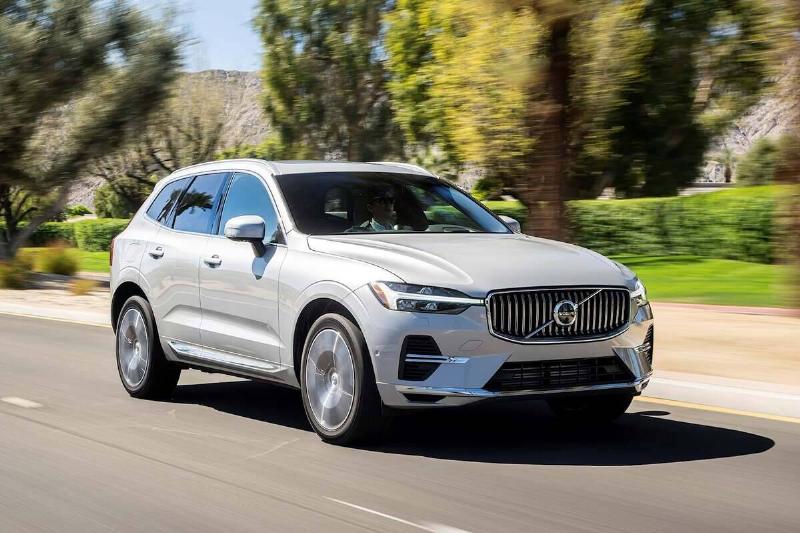 2024-volvo-xc60-front-driving-carbuzz-1052093-1600