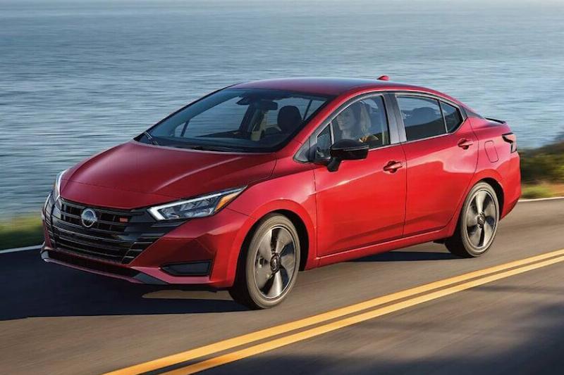 2024-nissan-versa-sedan-front-view-driving-carbuzz-1109685