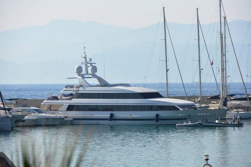 Eric Clapton cuts Kusadasi holiday short