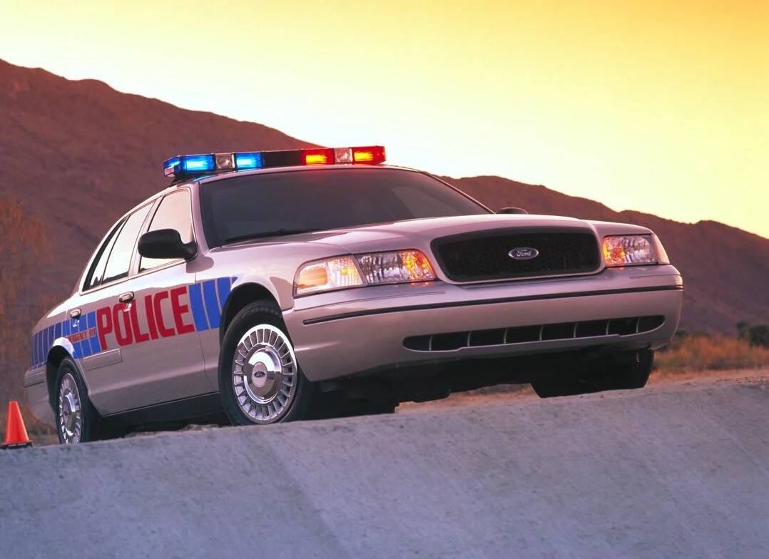 2003-ford-crown-victoria-police-interceptor-ms1092 _-1175x784-s